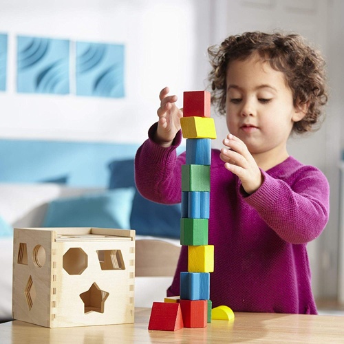 cubo per la selezione di forme ad incastro per bambini